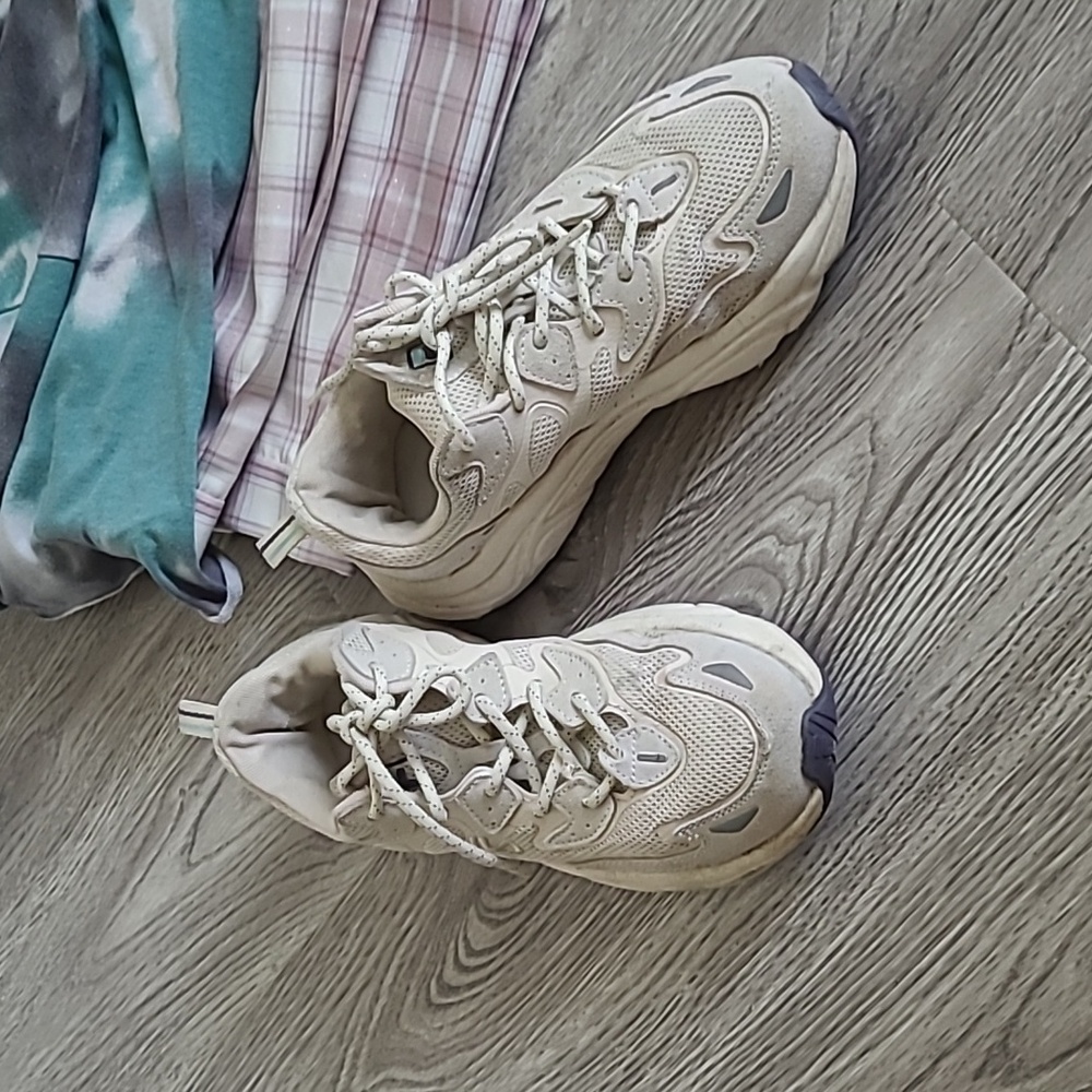 70%off Fila beige sneakers breathable women UK38 US7.5 white shoes kpop summer